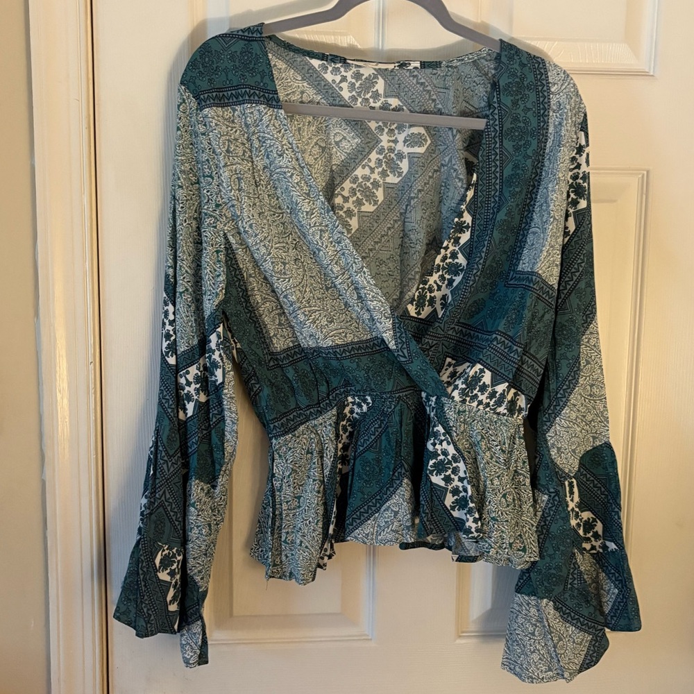 Easel Bandana Print Paisley Bell Sleeve Top Size Large